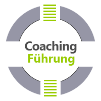 Coaching Aschaffenburg - das Bild besteht aus einem weißen und grauen Kreis, der graue Kreis wird horizontal durch einen weißen Balken durchbrochen. In diesem Symbol steht der Text Dipl.-Psych. Jürgen Junker Coaching Führung