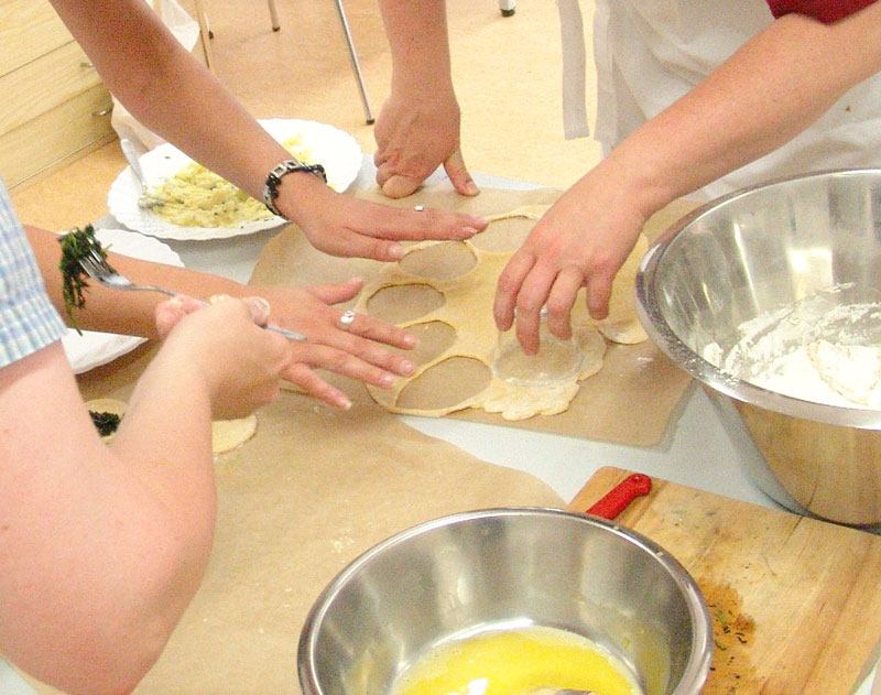 Teamcooking Teamworkshops, Kochprojekte & Teamentwicklung durch gemeinsames Kochen Dipl.-Psych. Jürgen Junker und Diplom-Soziologin Isabella Junker MTO-Consulting